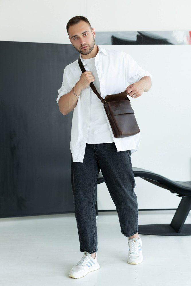 Мужская сумка мессенджер через плечо арт. 608 ручной работы из натуральной винтажной кожи коричневого цвета 608_black Boorbon