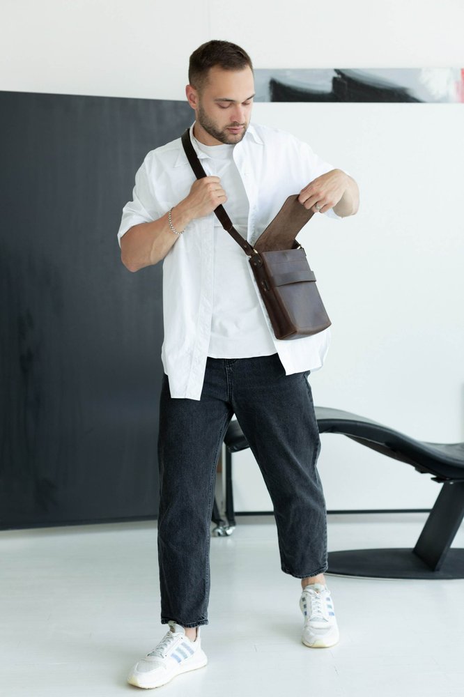 Мужская сумка мессенджер через плечо арт. 608 ручной работы из натуральной винтажной кожи коричневого цвета 608_black Boorbon