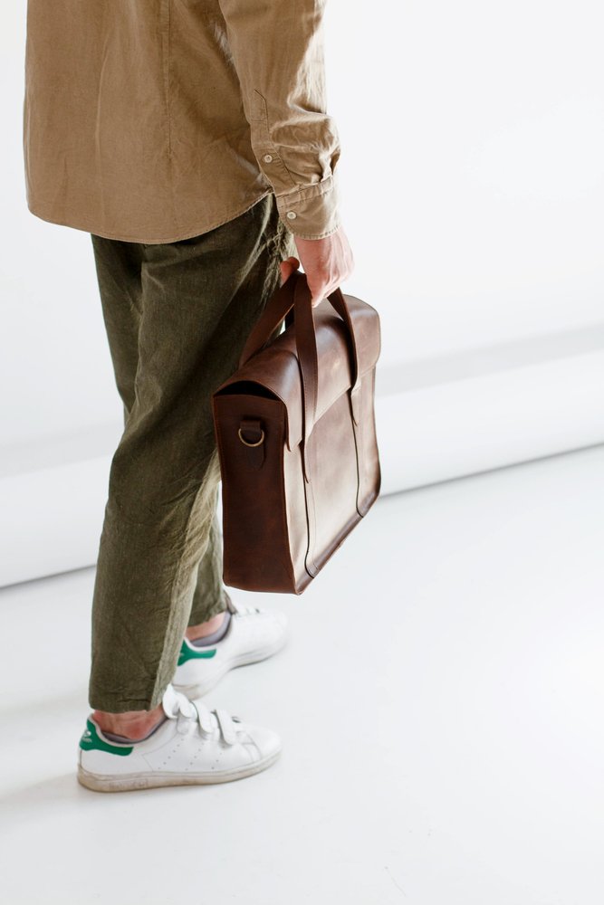 Минималистичная деловая мужская сумка арт. Clint ручной работы из натуральной винтажной кожи коричневого цвета Clint_green Boorbon