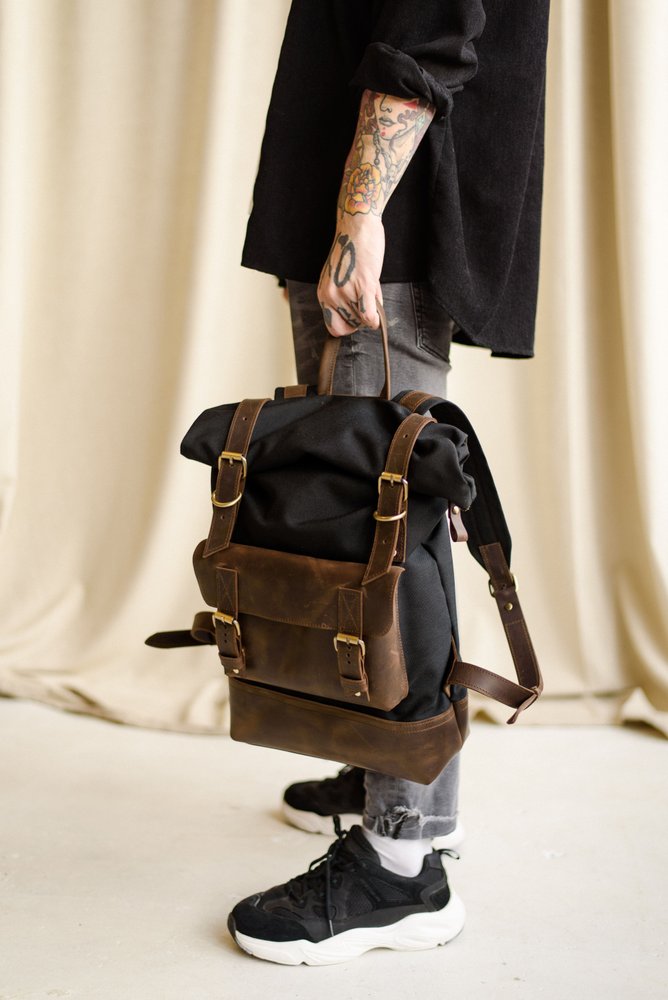 Функциональный мужской рюкзак ручной работы арт. Oksford из хлопка и натуральной винтажной кожи коричневого цвета Oksford_grey_crz Boorbon