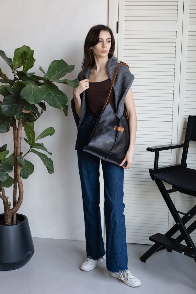 Классическая женская сумка шоппер арт. 606 S ручной работы из натуральной фактурной кожи черного цвета 606_black_flotar Boorbon