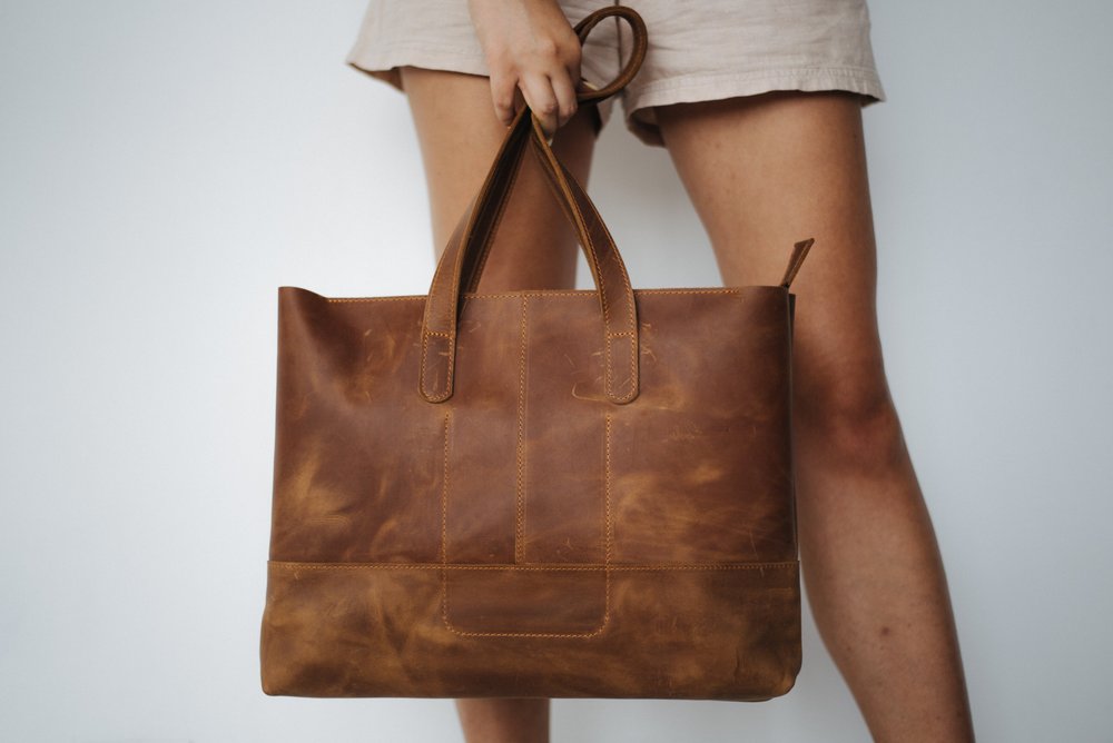 Містка жіноча сумка шоппер арт. 603i коньячного кольору з натуральної вінтажної шкіри 603i_black_crzhh Boorbon