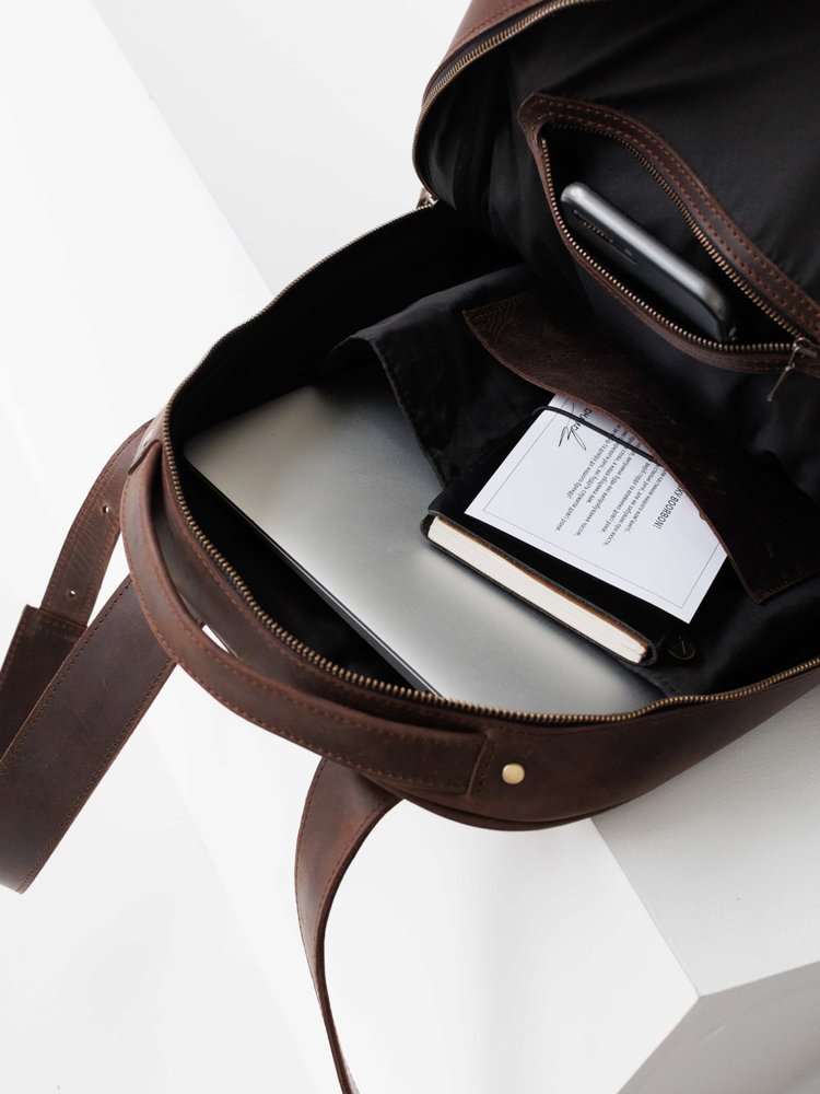 Стильный минималистичный рюкзак арт. Well ручной работы из натуральной винтажной кожи коричневого цвета Well_brown_crzazy Boorbon