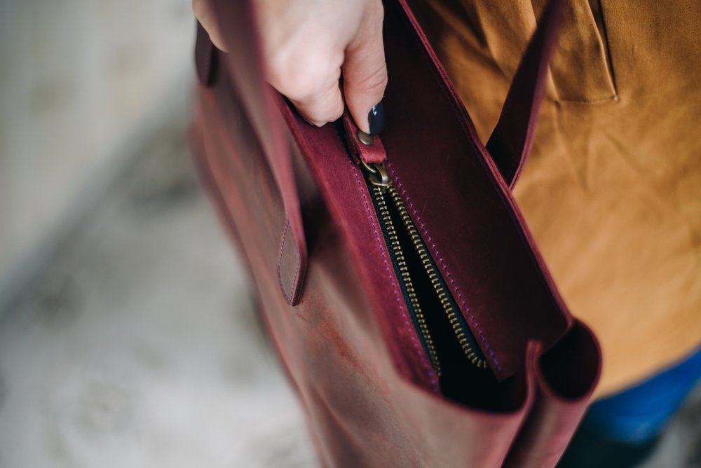 Вместительная женская сумка шоппер арт. 603i бордового цвета из натуральной винтажной кожи 603i_black_crzhh Boorbon