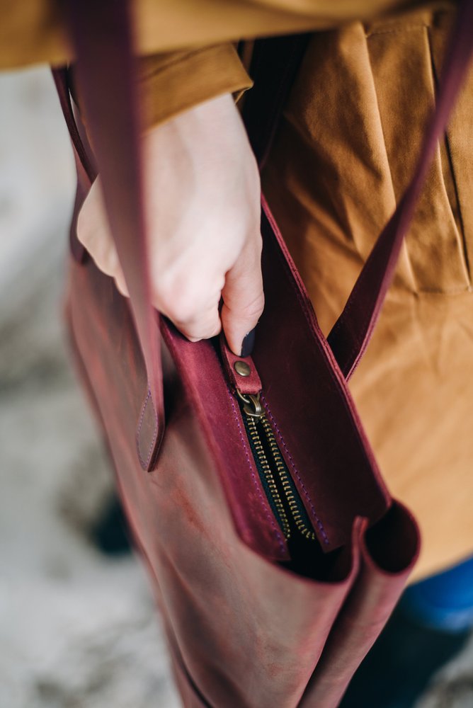 Вместительная женская сумка шоппер арт. 603i бордового цвета из натуральной винтажной кожи 603i_black_crzhh Boorbon