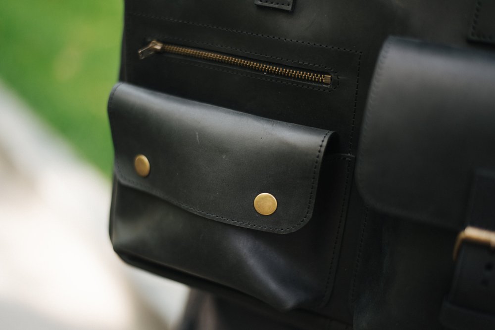 Стильная и функциональная мужская сумка арт. 642 ручной работы из натуральной винтажной кожи черного цвета 642_brown Boorbon