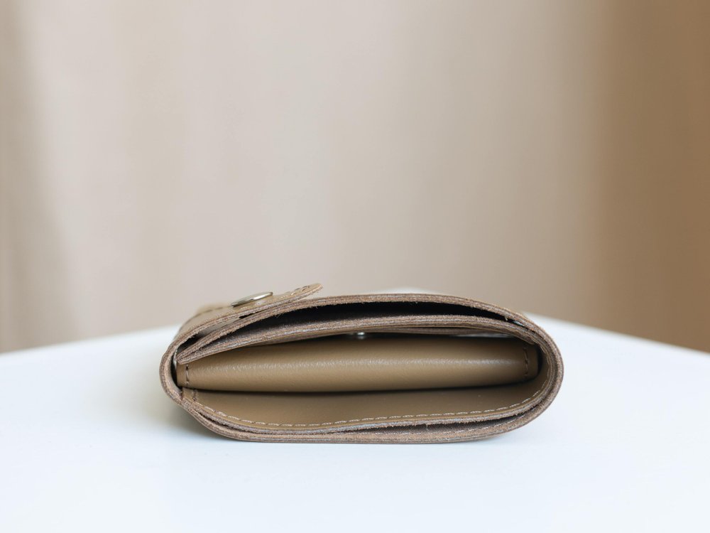 Місткий гаманець ручної роботи арт. 101 кольору капучино з натуральної шкіри 101_bordo Boorbon
