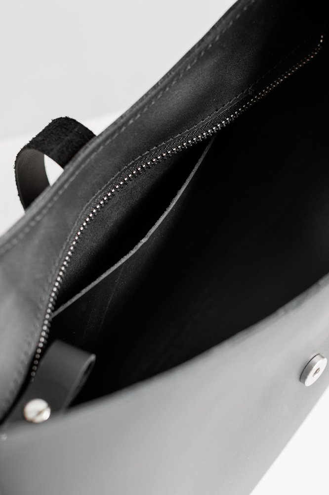 Женская сумка-трапеция арт. 641 из натуральной кожи с легким матовым эффектом черного цвета 641_black Boorbon