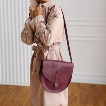 Женская полукруглая сумка через плечо арт. 615 ручной работы из винтажной натуральной кожи бордового цвета 615_cappucino  Boorbon