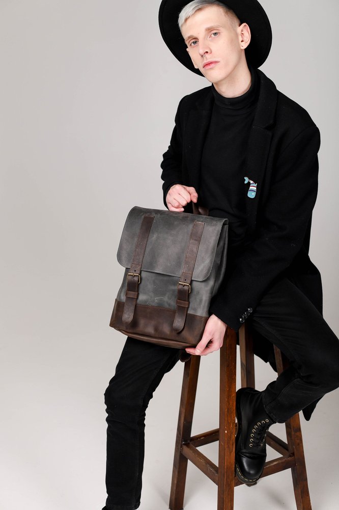 Универсальный мужской рюкзак ручной работы арт. 507 из натуральной винтажной кожи темно-серого цвета 507_grey_crazy Boorbon