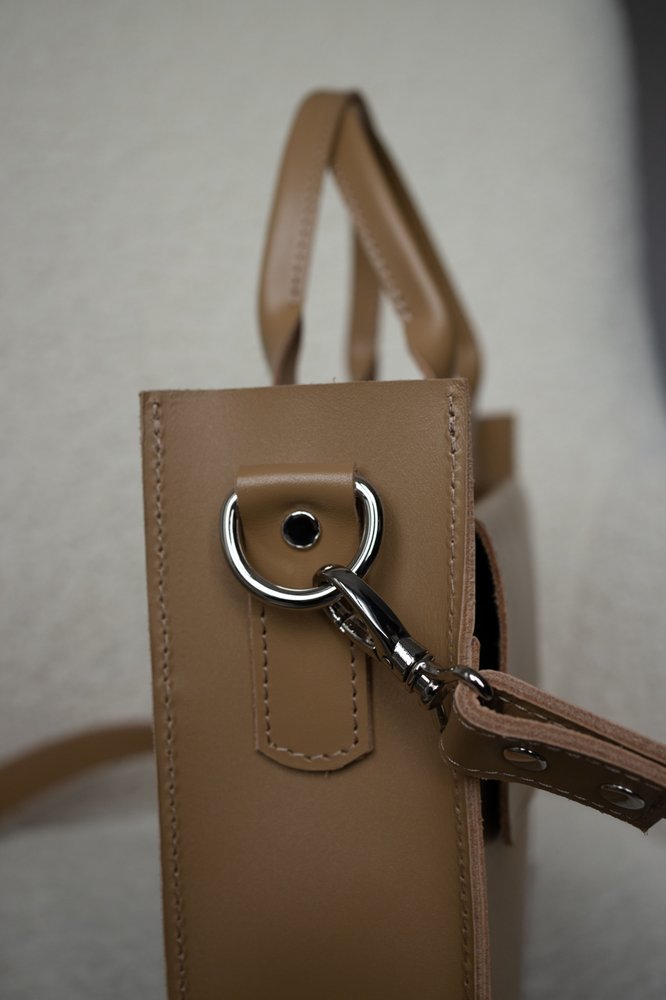 Зручна і стильна жіноча сумка арт. 639 ручної роботи з натуральної шкіри кольору капучино 639_bordo Boorbon