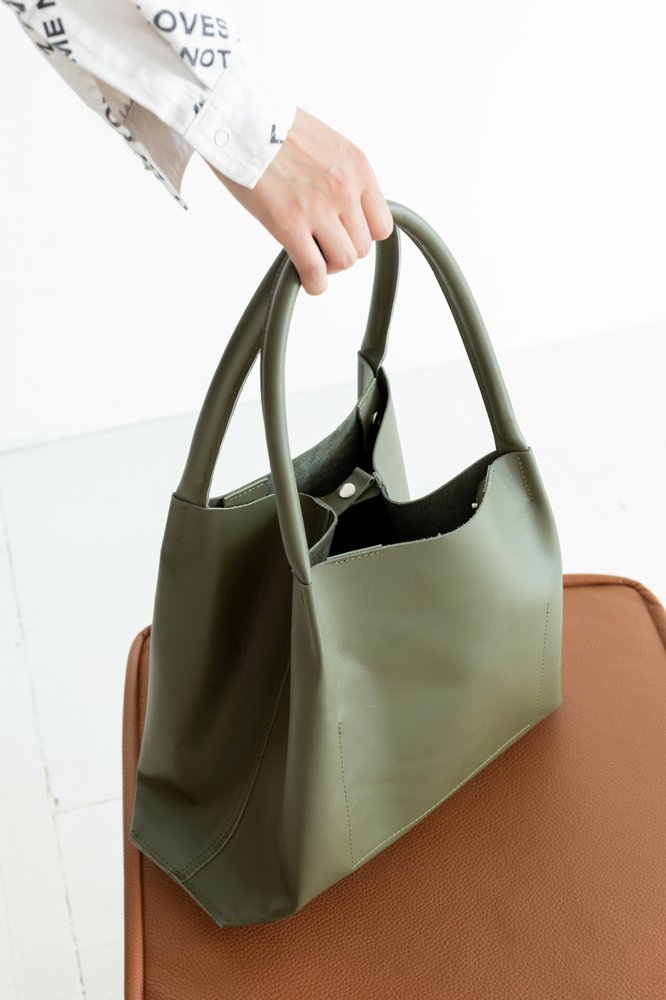 Объемная сумка шоппер арт. Sierra L цвета хаки из натуральной кожи с легким матовым эффектом Sierra_haki Boorbon