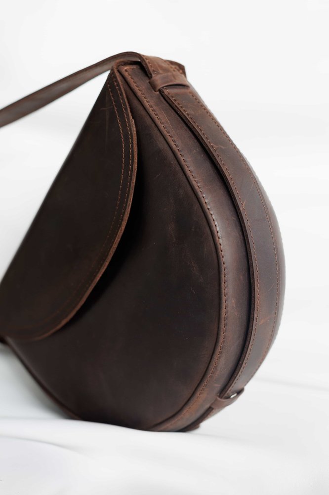 Элегантная женская сумка арт. 631 из натуральной винтажной кожи коричневого цвета 631_black Boorbon