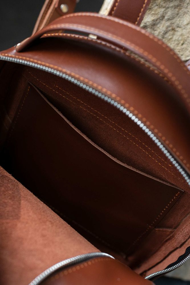 Женский мини-рюкзак ручной работы арт.520 из натуральной кожи с легким матовым эффектом коньячного цвета  520_khaki Boorbon