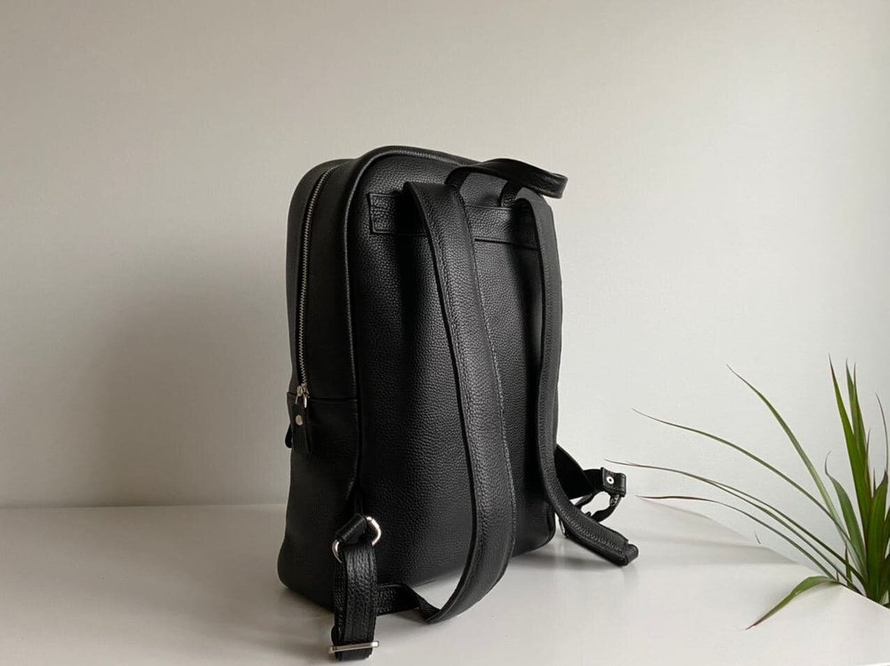 Классический мужской рюкзак в минималистичном стиле арт. Klerk ручной работы из натуральной фактурной кожи черного цвета Klerk_black Boorbon
