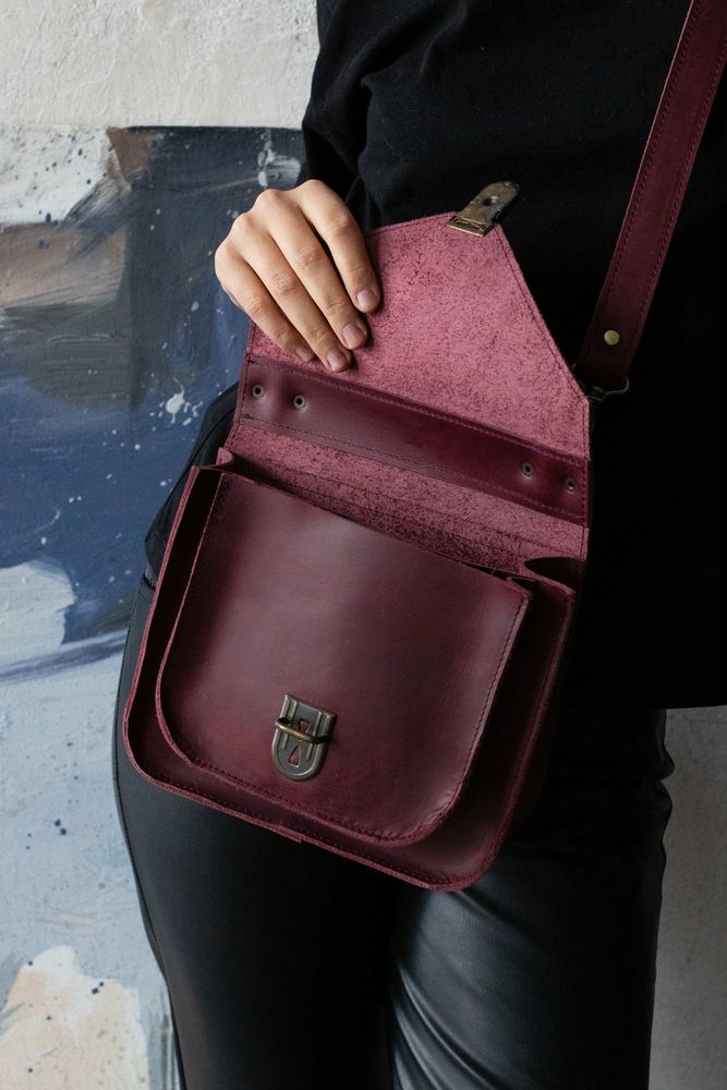 Жіноча ділова мініатюрна сумка арт. 640 mini ручної роботи з вінтажної натуральної шкіри бордового кольору 640mini_brown Boorbon