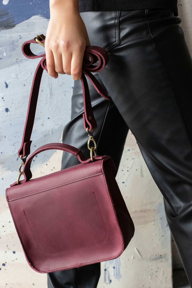 Женская деловая миниатюрная сумка арт. 640mini ручной работы из винтажной натуральной кожи бордового цвета 640mini_brown Boorbon