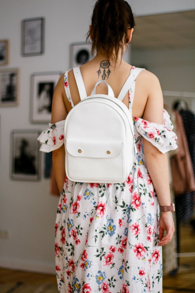 Стильный женский мини-рюкзак ручной работы арт. 519 белого цвета из натуральной кожи с легким матовым эффектом 519_black_savage Boorbon