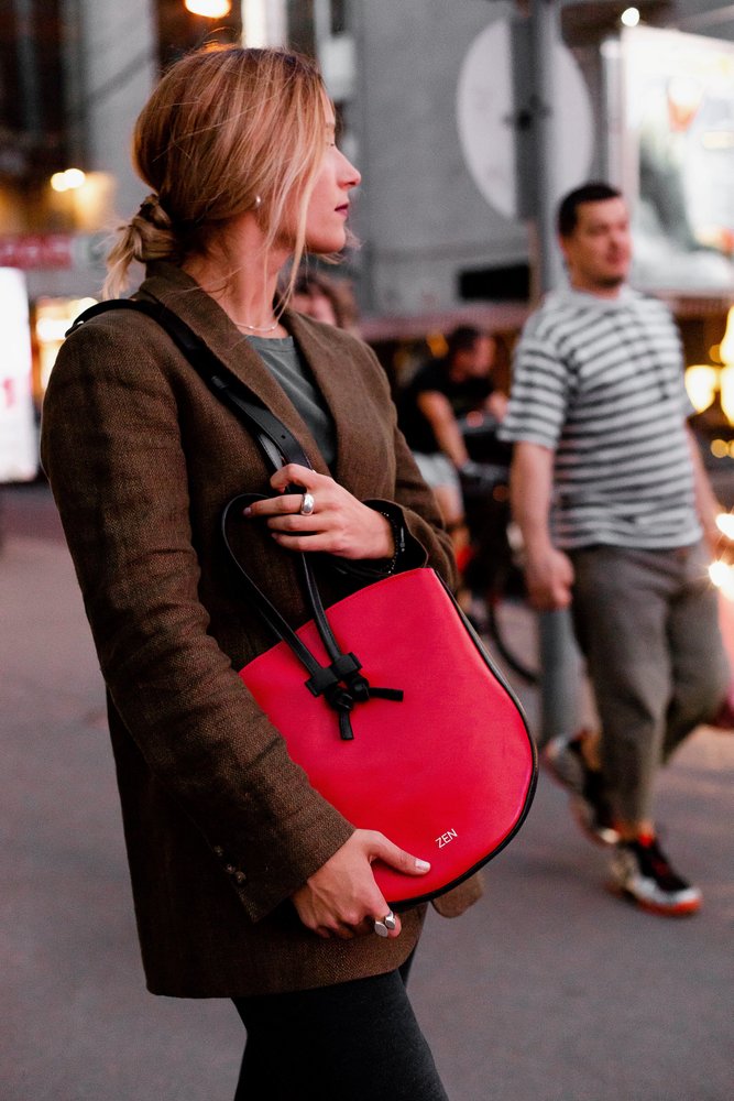 Жіноча сумка через плече ручної роботи арт. Z005 з натуральної шкіри з ефектом легкого глянцю червоного кольору z005_red Boorbon