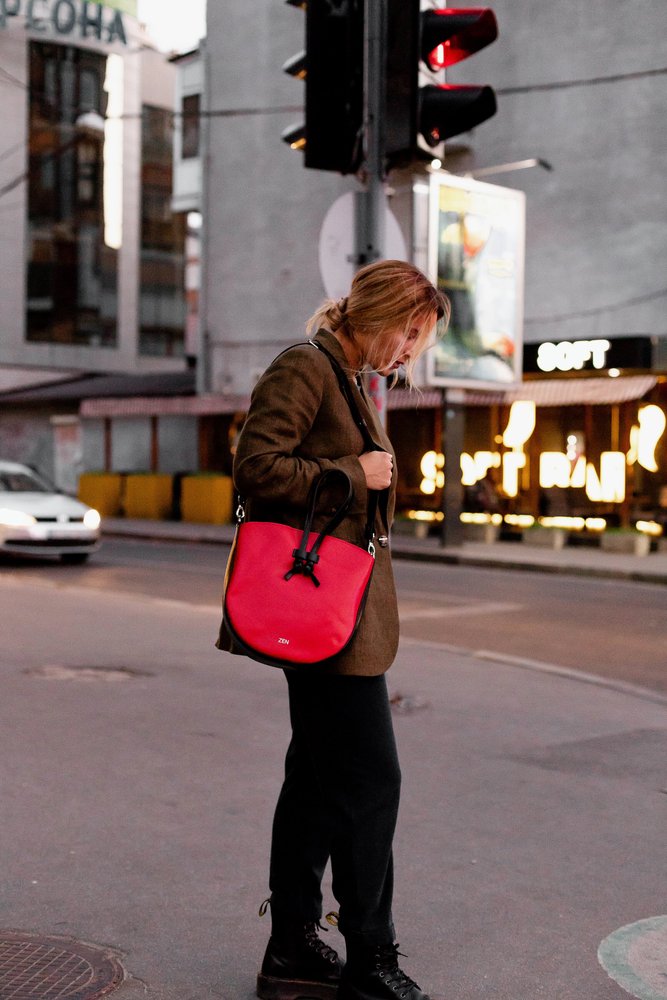 Жіноча сумка через плече ручної роботи арт. Z005 з натуральної шкіри з ефектом легкого глянцю червоного кольору z005_red Boorbon