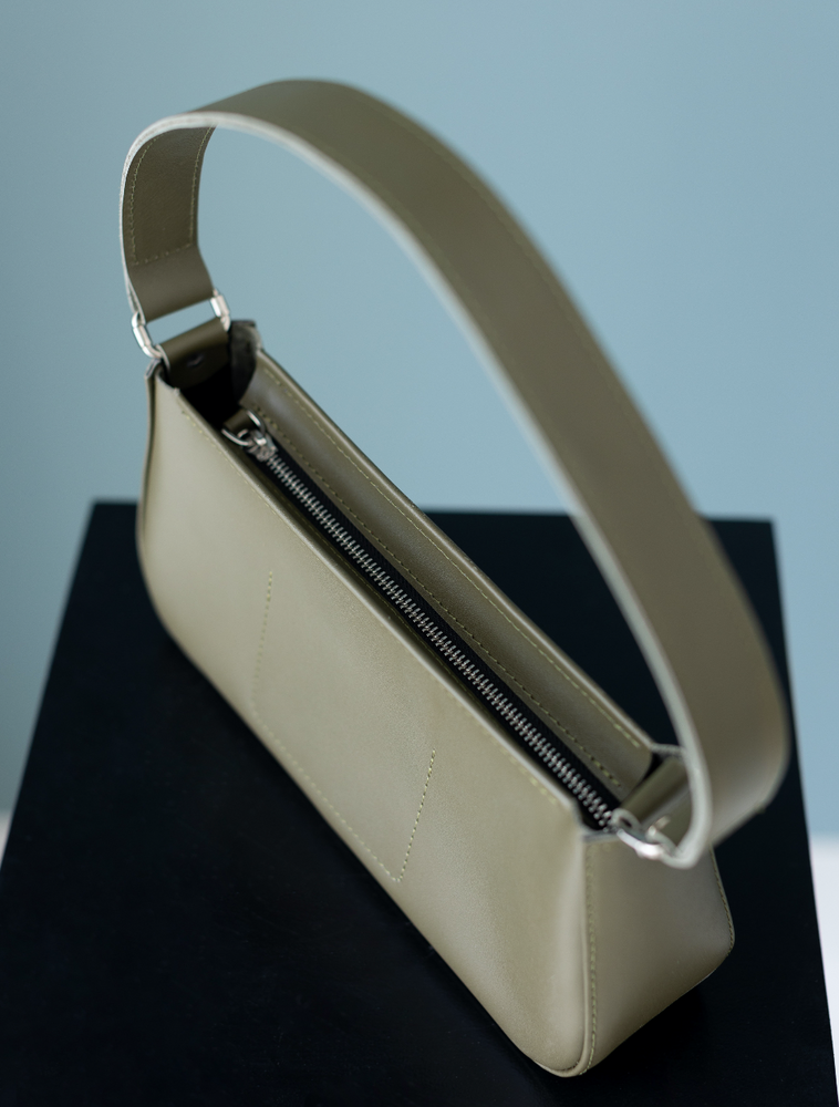 Витончена жіноча сумка арт. Baguette з натуральної шкіри із легким матовим ефектом кольору хакі