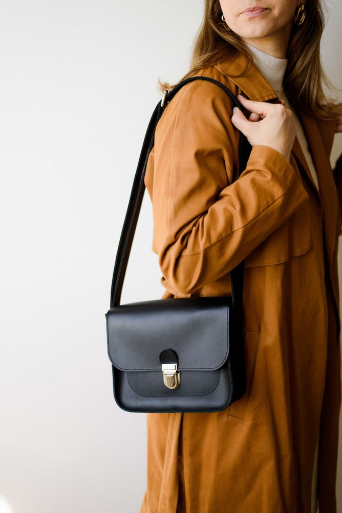 Женская сумка через плечо арт. 614 ручной работы из натуральной кожи с легким матовым эффектом черного цвета  614_black Boorbon