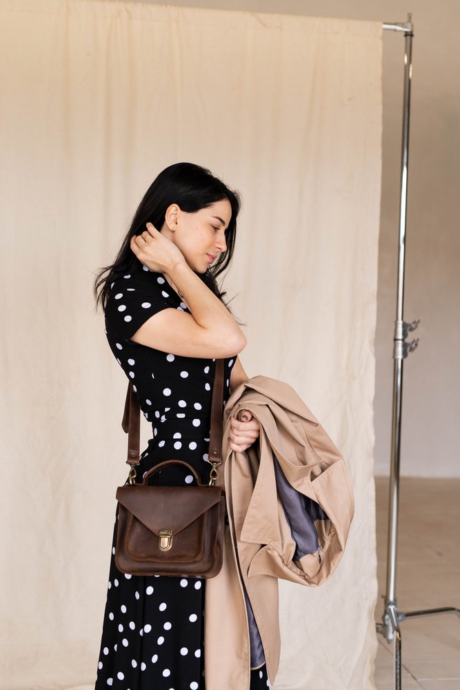 Женская деловая миниатюрная сумка арт. 640mini ручной работы из винтажной натуральной кожи коричневого цвета 640mini_brown Boorbon