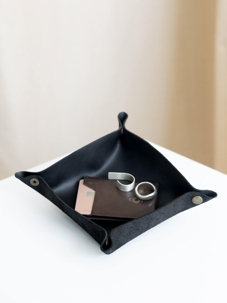 Органайзер для мелочей арт. Platter из натуральной кожи с винтажным эффектом черного цвета