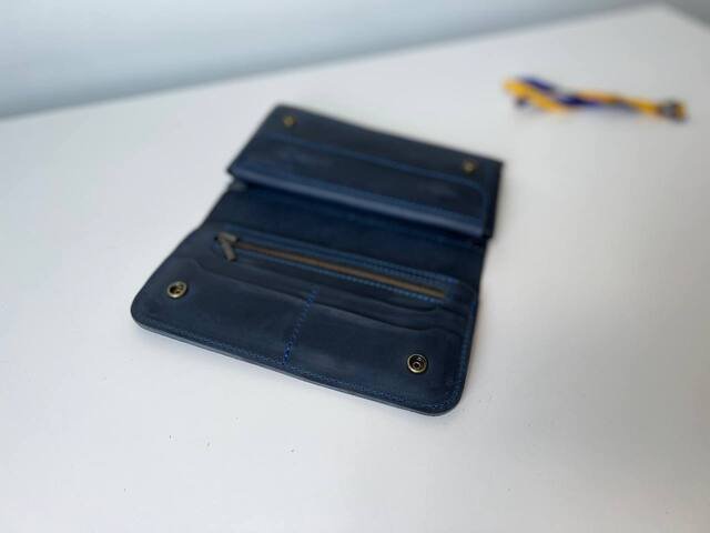 Вместительное портмоне на кнопках арт. 205 ручной работы из натуральной винтажной кожи синего цвета 205_blue_crazy Boorbon