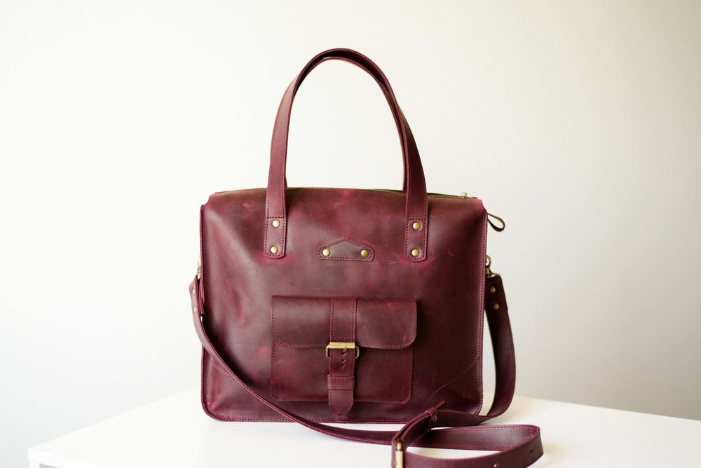 Універсальна жіноча ділова сумка арт. 604n ручної роботи з натуральної вінтажної шкіри бордового кольору 604n_cognk_krast Boorbon