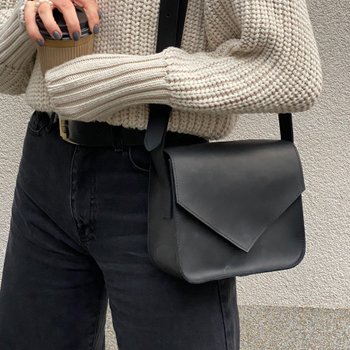 Стильна і універсальна жіноча сумка через плече арт. 648 ручної роботи з натуральної вінтажної шкіри чорного кольору 648_black Boorbon