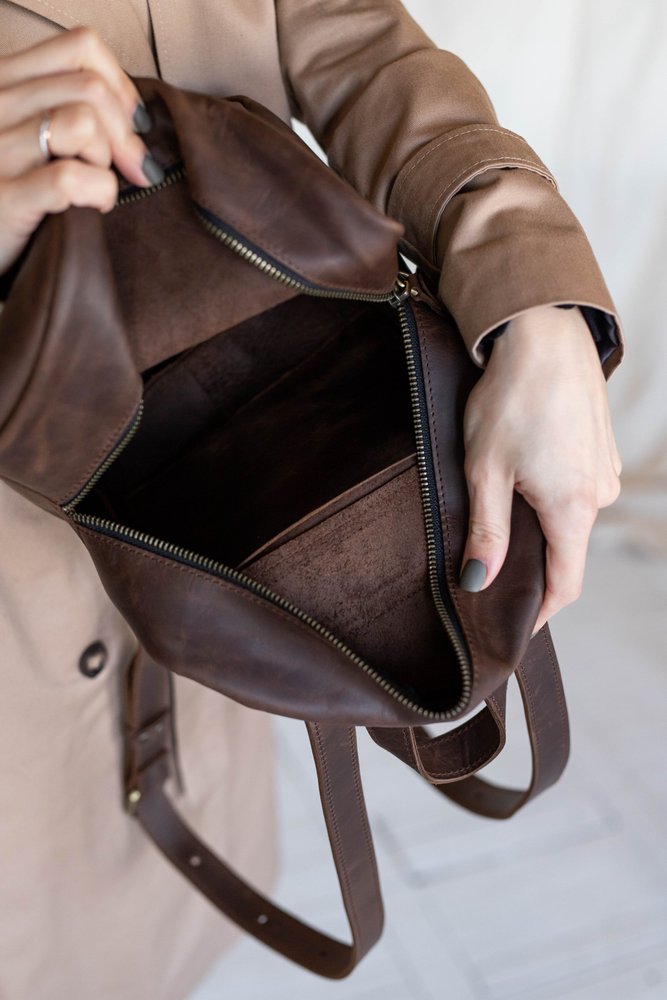 Стильний жіночий міні-рюкзак ручної роботи арт. 519 коричневого кольору з натуральної вінтажної шкіри 519_black_savage Boorbon