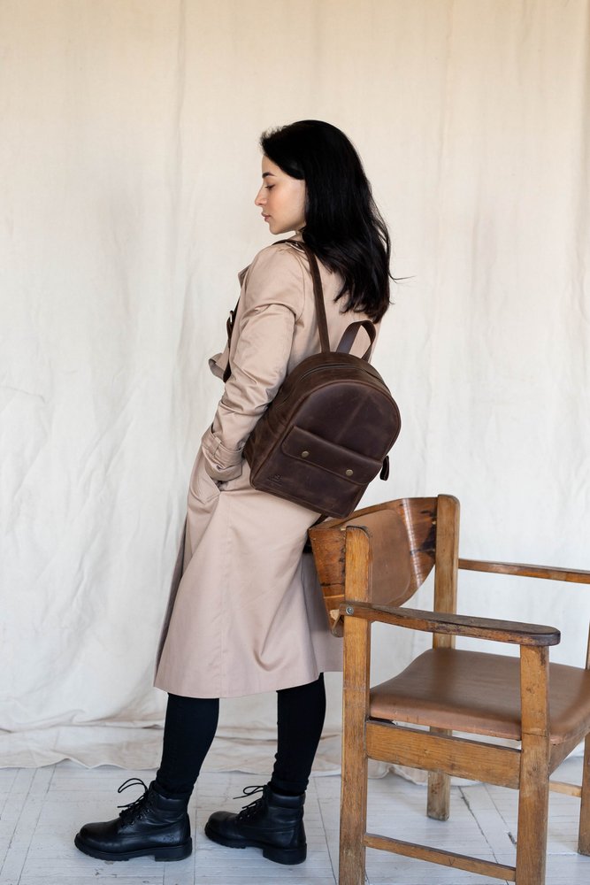 Стильный женский мини-рюкзак ручной работы арт. 519 коричневого цвета из натуральной винтажной кожи