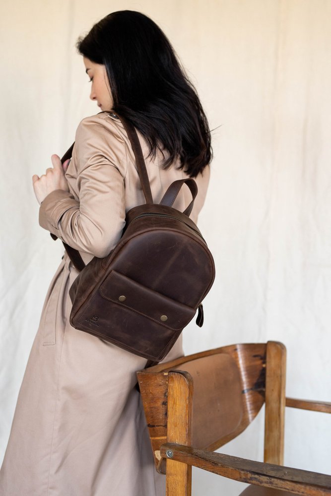 Стильний жіночий міні-рюкзак ручної роботи арт. 519 коричневого кольору з натуральної вінтажної шкіри 519_black_savage Boorbon