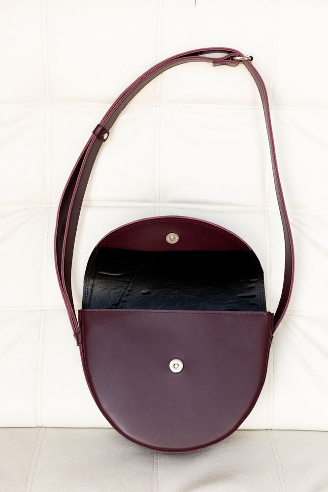 Элегантная женская сумка арт. 631 из натуральной кожи с легким глянцевым эффектом бордового цвета 631_bordo Boorbon