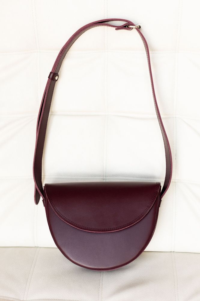 Элегантная женская сумка арт. 631 из натуральной кожи с легким глянцевым эффектом бордового цвета 631_bordo Boorbon