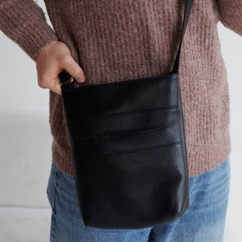 Удобная мужская сумка мессенджер арт. Harvy из натуральной фактурной кожи черного цвета