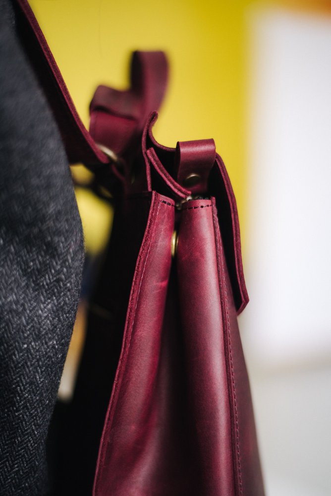 Минималистичный женский рюкзак ручной работы арт. Fenti из натуральной винтажной кожи бордового цвета Fenti_bordo Boorbon