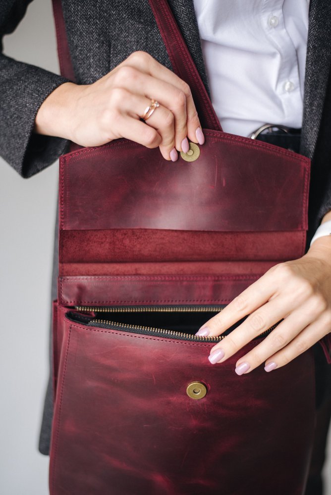 Минималистичный женский рюкзак ручной работы арт. Fenti из натуральной винтажной кожи бордового цвета Fenti_bordo Boorbon