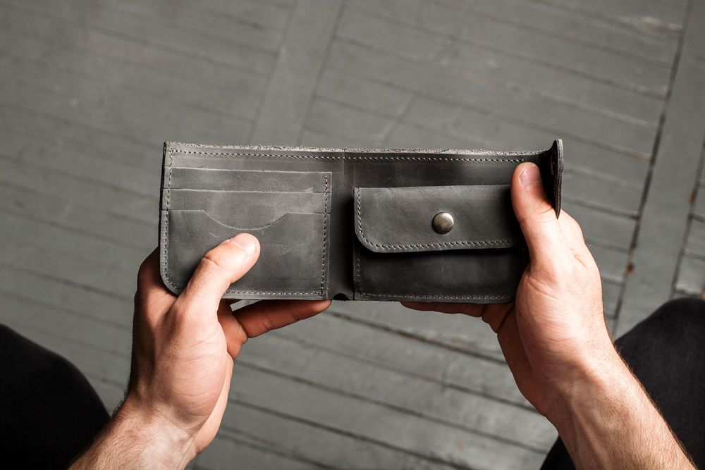 Місткий гаманець ручної роботи арт. 101 сірого кольору з натуральної вінтажної шкіри 101_black_crzhh Boorbon