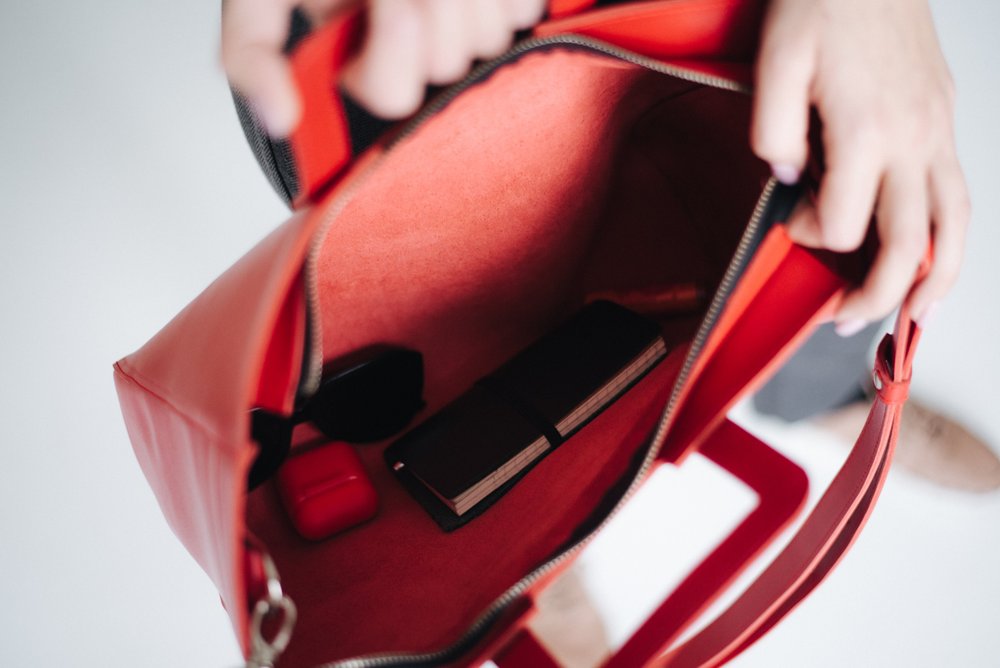 Жіноча сумка арт. Z002 ручної роботи з знімним плечовим ременем з натуральної шкіри червоного кольору Z002_red Boorbon