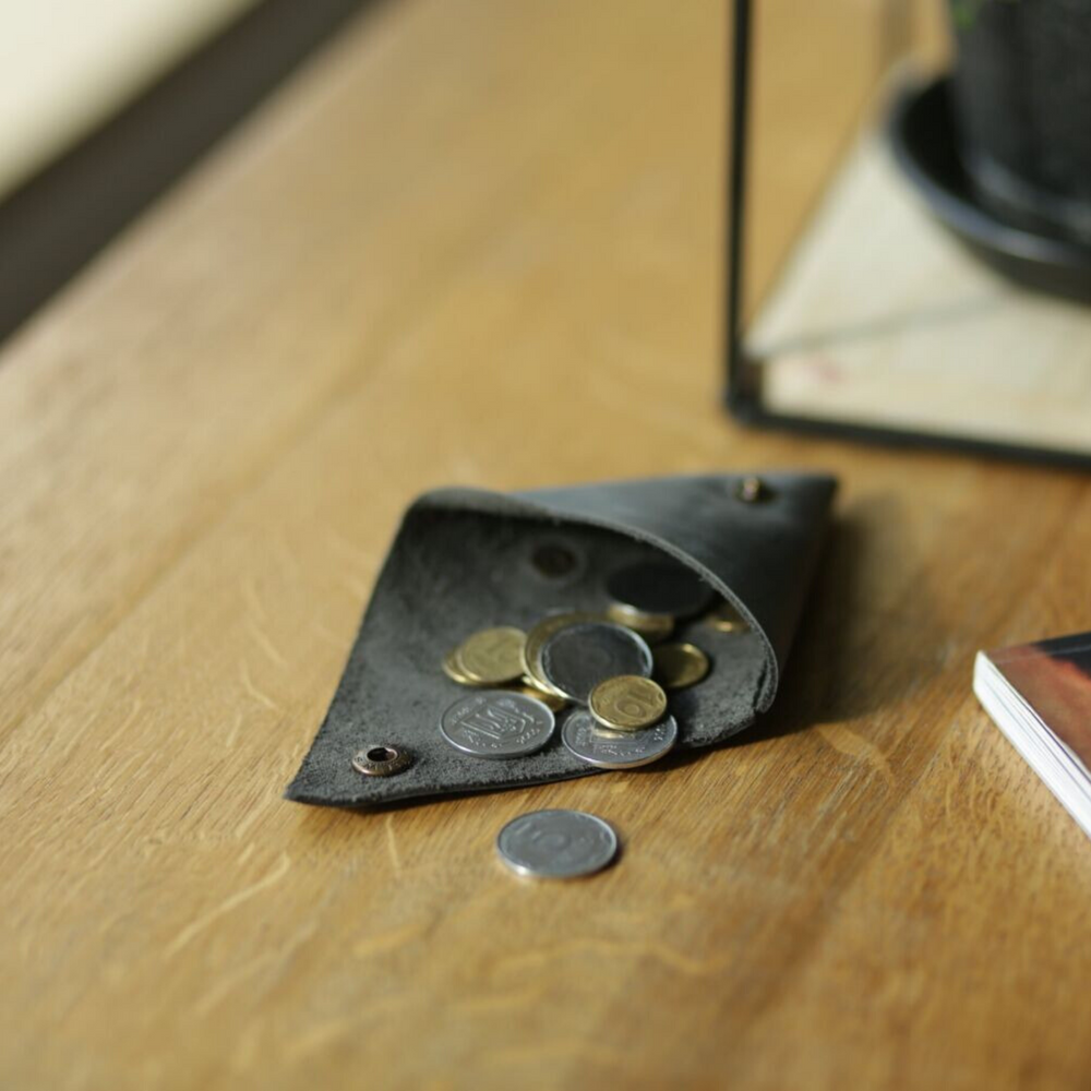 Удобная монетница ручной работы арт. 410 темно-серого цвета из натуральной винтажной кожи 410_grey Boorbon