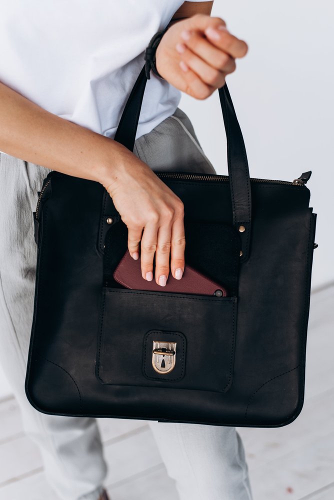 Универсальная женская деловая сумка арт. 604 ручной работы из натуральной винтажной кожи черного цвета 604_blk Boorbon
