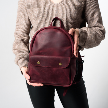 Стильный женский мини-рюкзак ручной работы арт. 519 бордового цвета из натуральной винтажной кожи