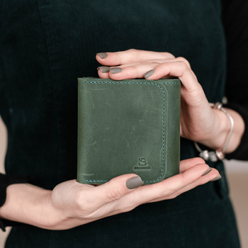 Женский кошелек на кнопке ручной работы арт. 104 зеленого цвета из натуральной винтажной кожи 104_bordo_crazy Boorbon
