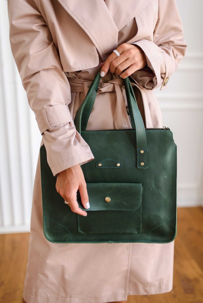 Містка і зручна жіноча сумка арт. 607 ручної роботи з натуральної вінтажної шкіри зеленого кольору 607_crzh_green Boorbon