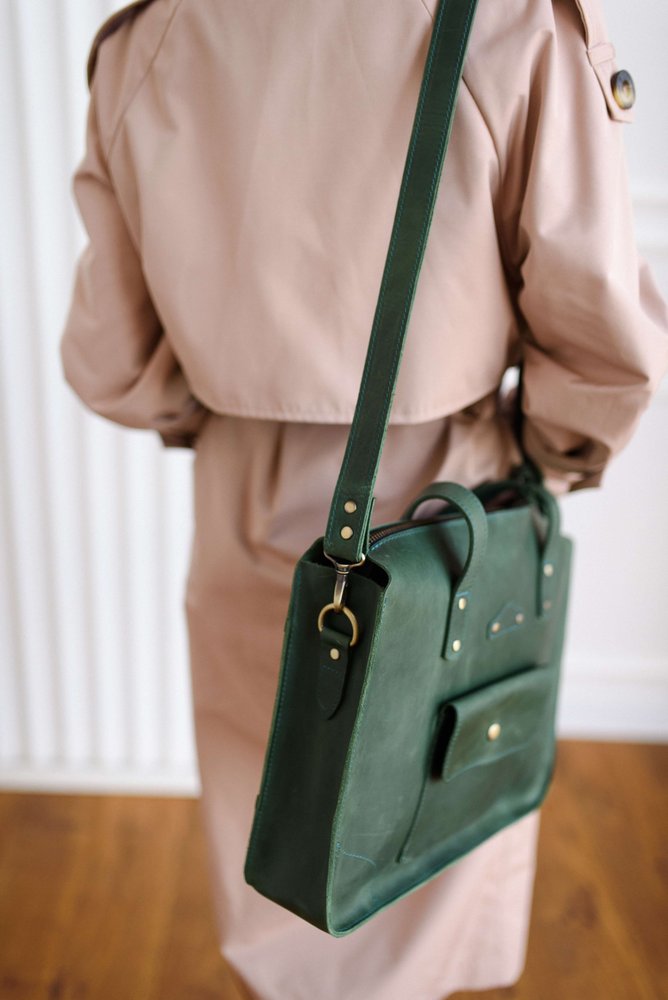 Містка і зручна жіноча сумка арт. 607 ручної роботи з натуральної вінтажної шкіри зеленого кольору 607_crzh_green Boorbon