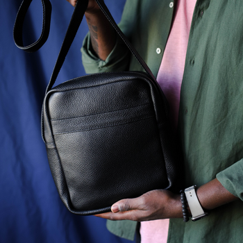 Практичная мужская сумка мессенджер арт. 619n ручной работы из натуральной фактурной кожи черного цвета