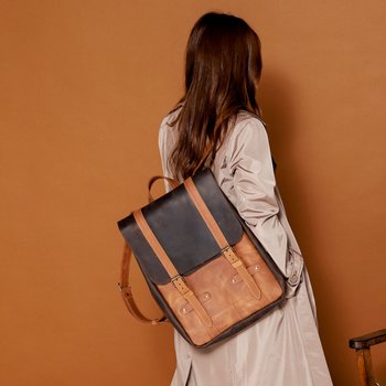 Вместительный женский городской рюкзак ручной работы арт. 501 из натуральной винтажной кожи коньячного цвета 501_cognac_crz Boorbon