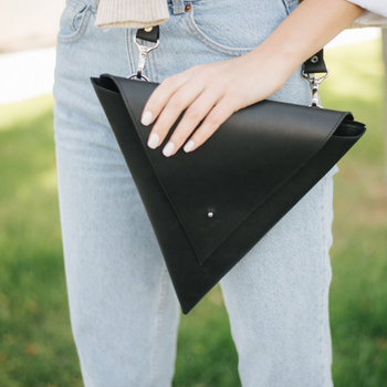 Трикутна стильна жіноча сумка арт. 618 з вінтажної натуральної шкіри чорного кольору 618_black Boorbon